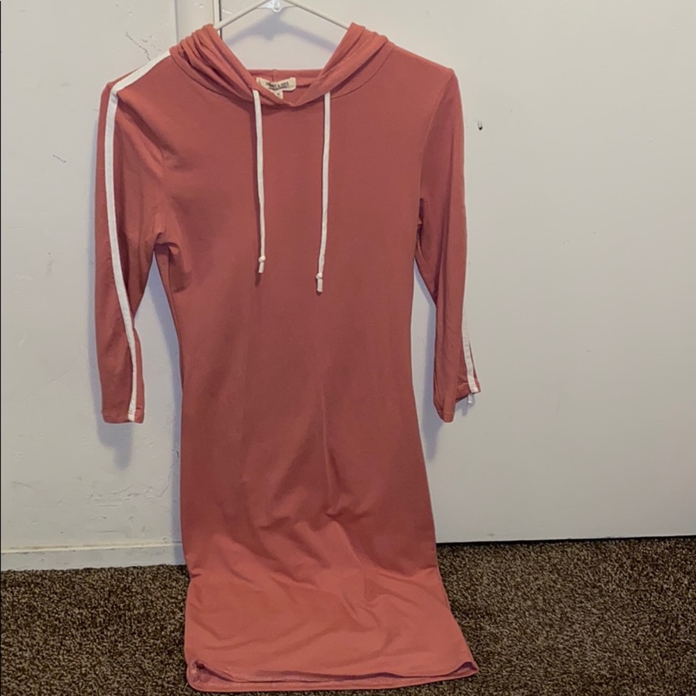 Hearts & Hips women’s fitting dress